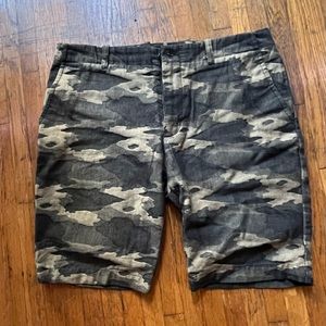 Mr. Turk camouflage / camo shorts 32